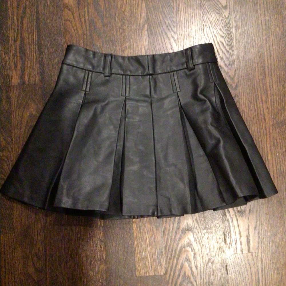 ZARA - Faux leather black pleated skirt